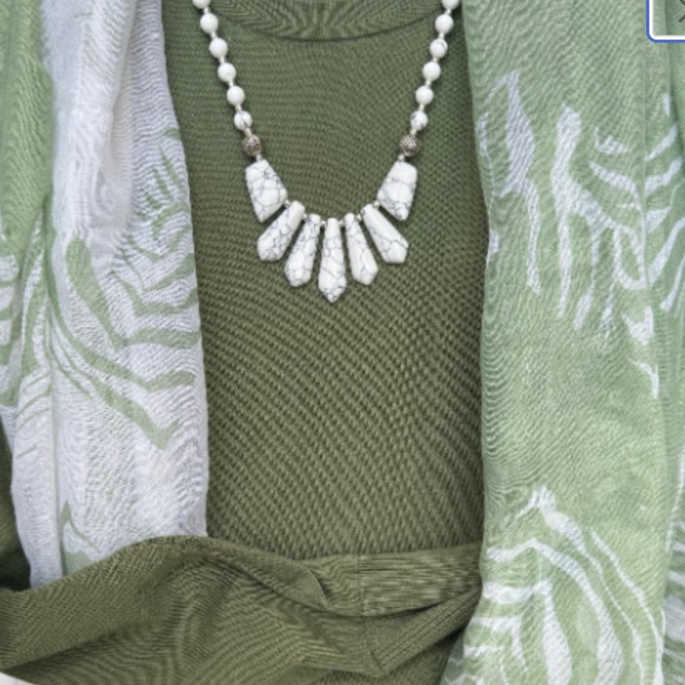 White Howlite Beaded Necklace and Earrings Set NWT